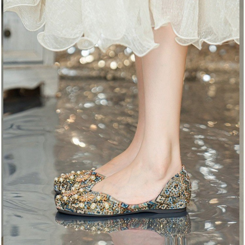 Ethnic Fast Fashion - Retro Embroidered Pearl Slip-On Women's Flats